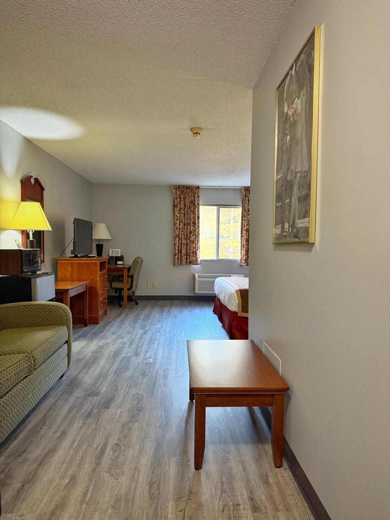 Lake Tree Inn & Suites Marion Bagian luar foto