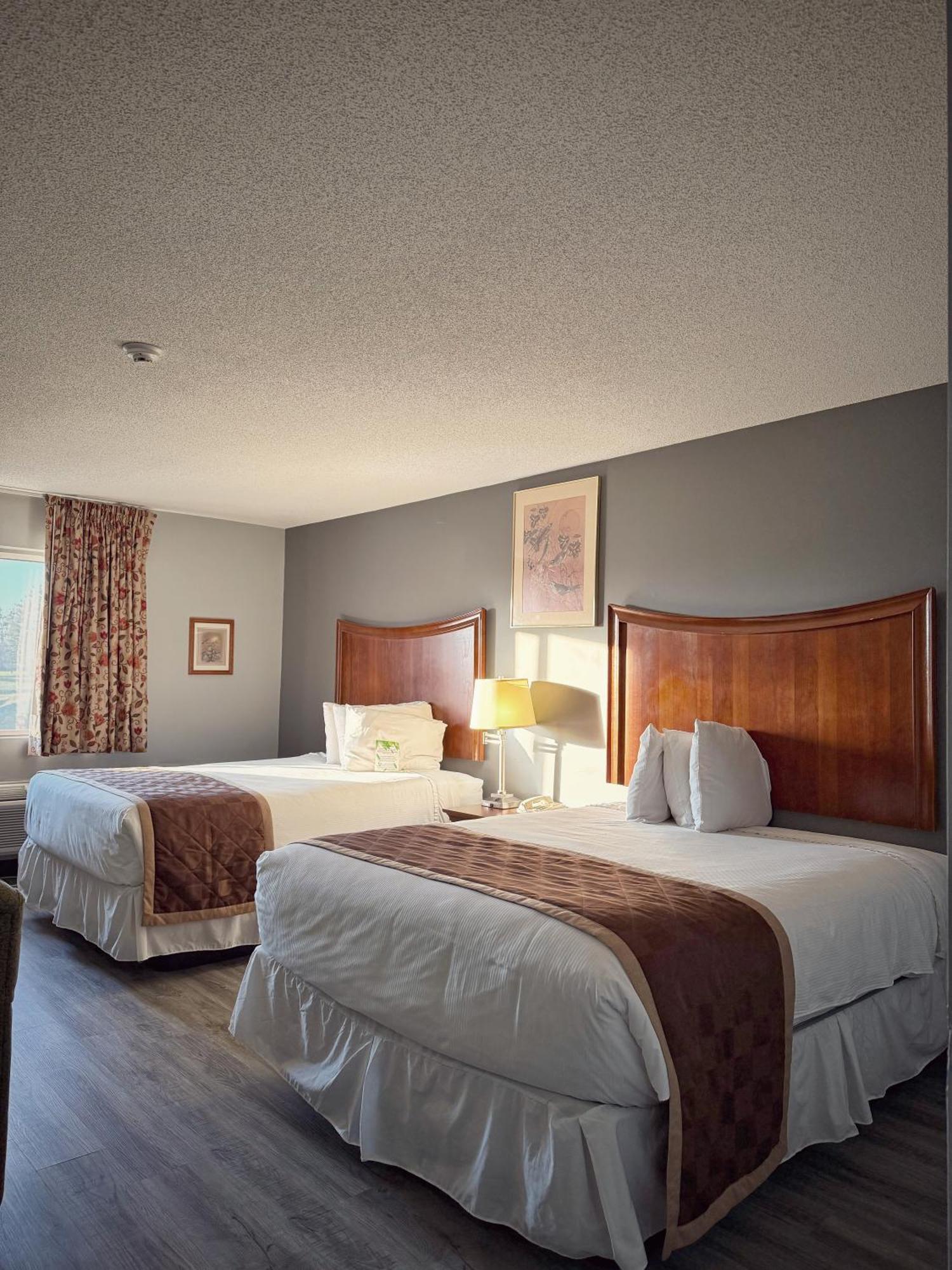 Lake Tree Inn & Suites Marion Bagian luar foto