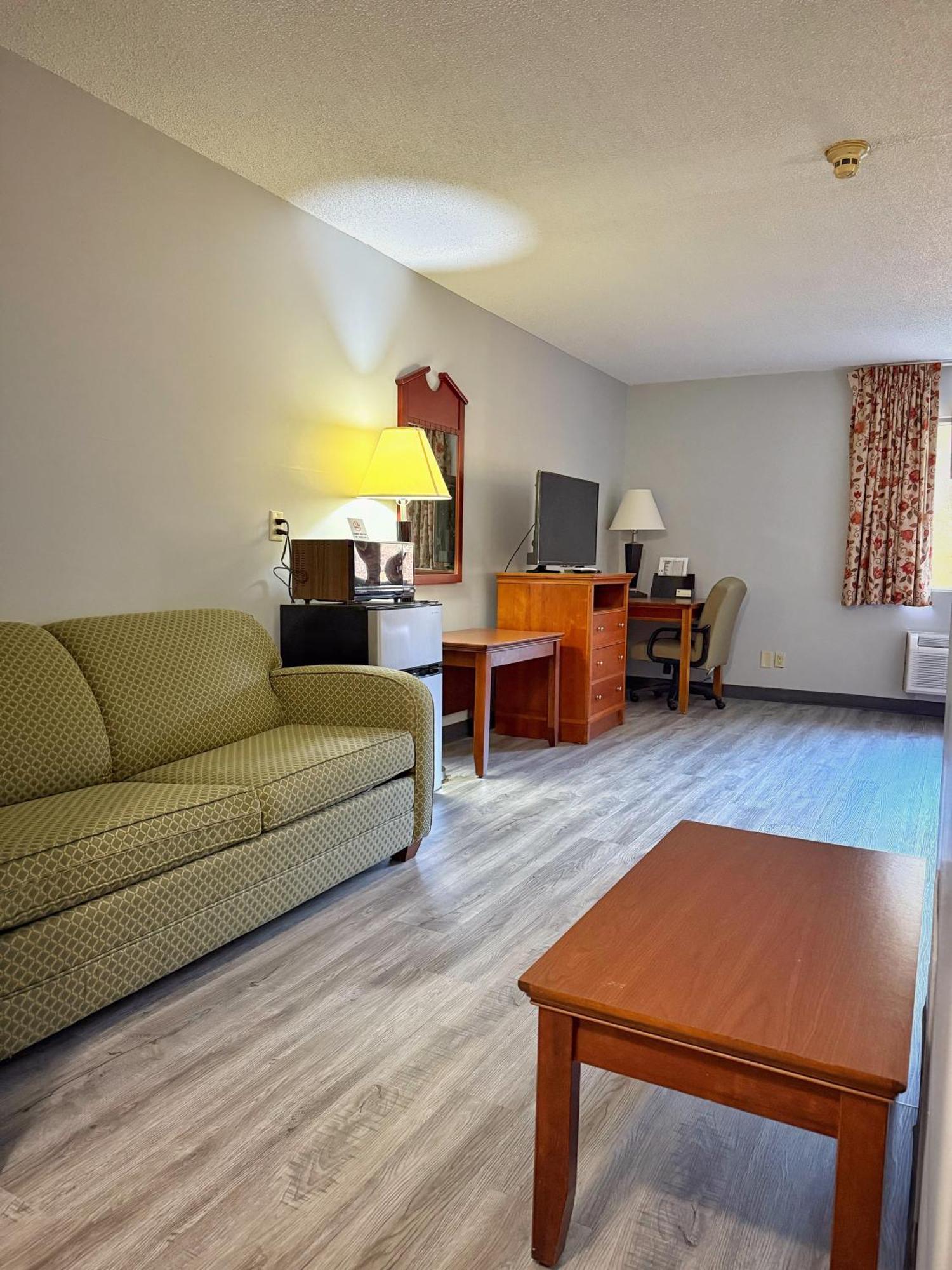 Lake Tree Inn & Suites Marion Bagian luar foto