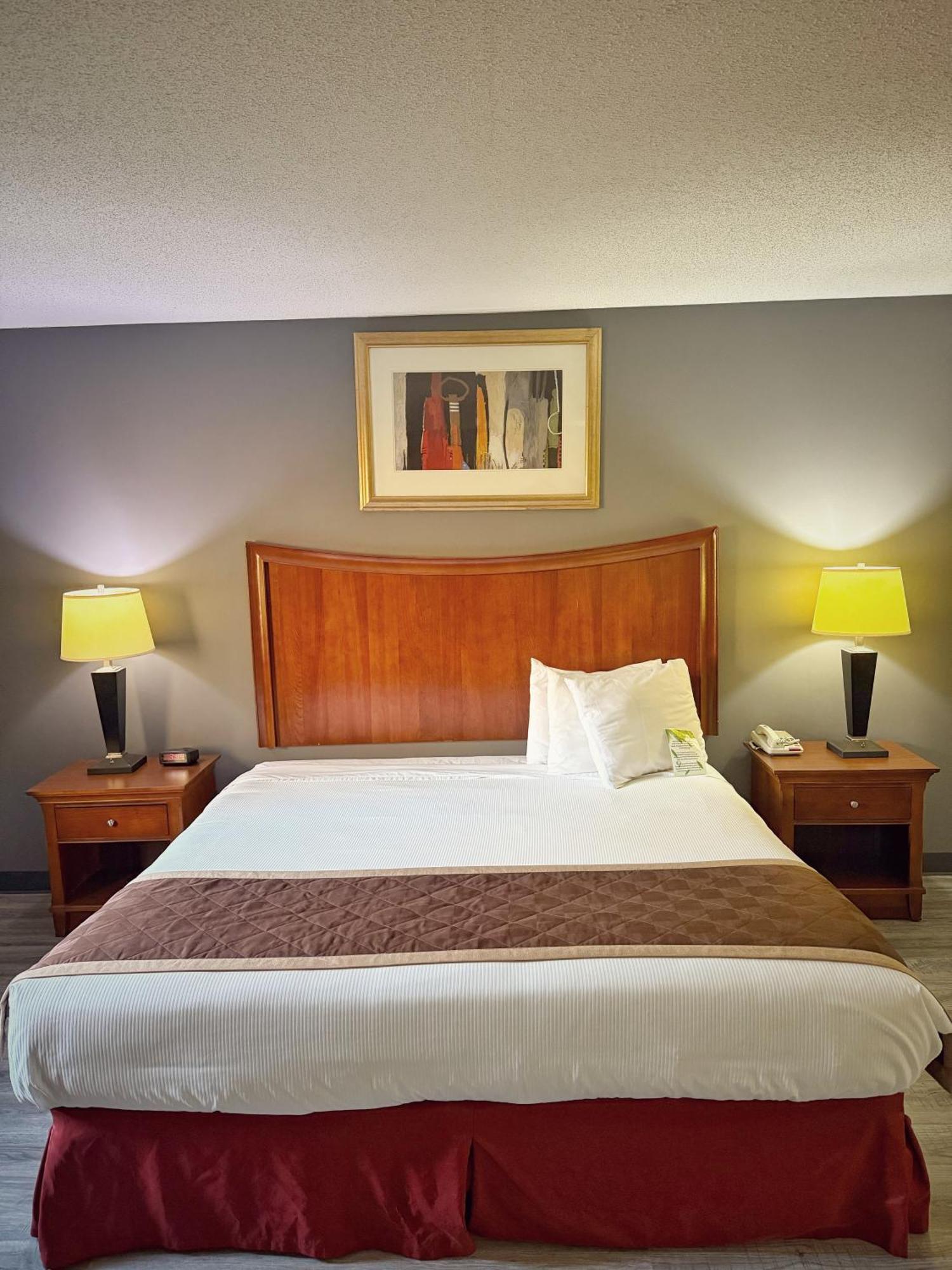 Lake Tree Inn & Suites Marion Bagian luar foto