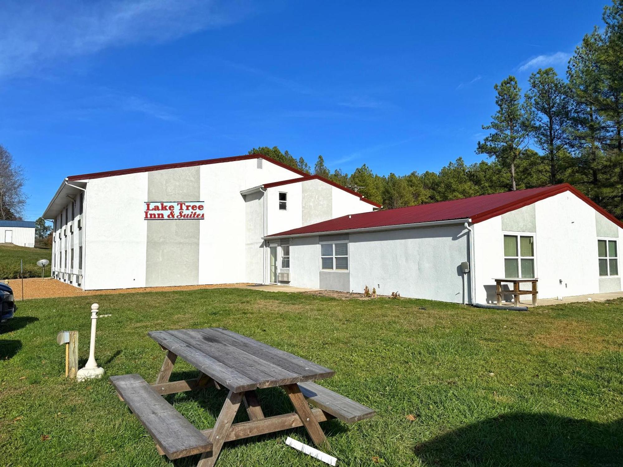 Lake Tree Inn & Suites Marion Bagian luar foto