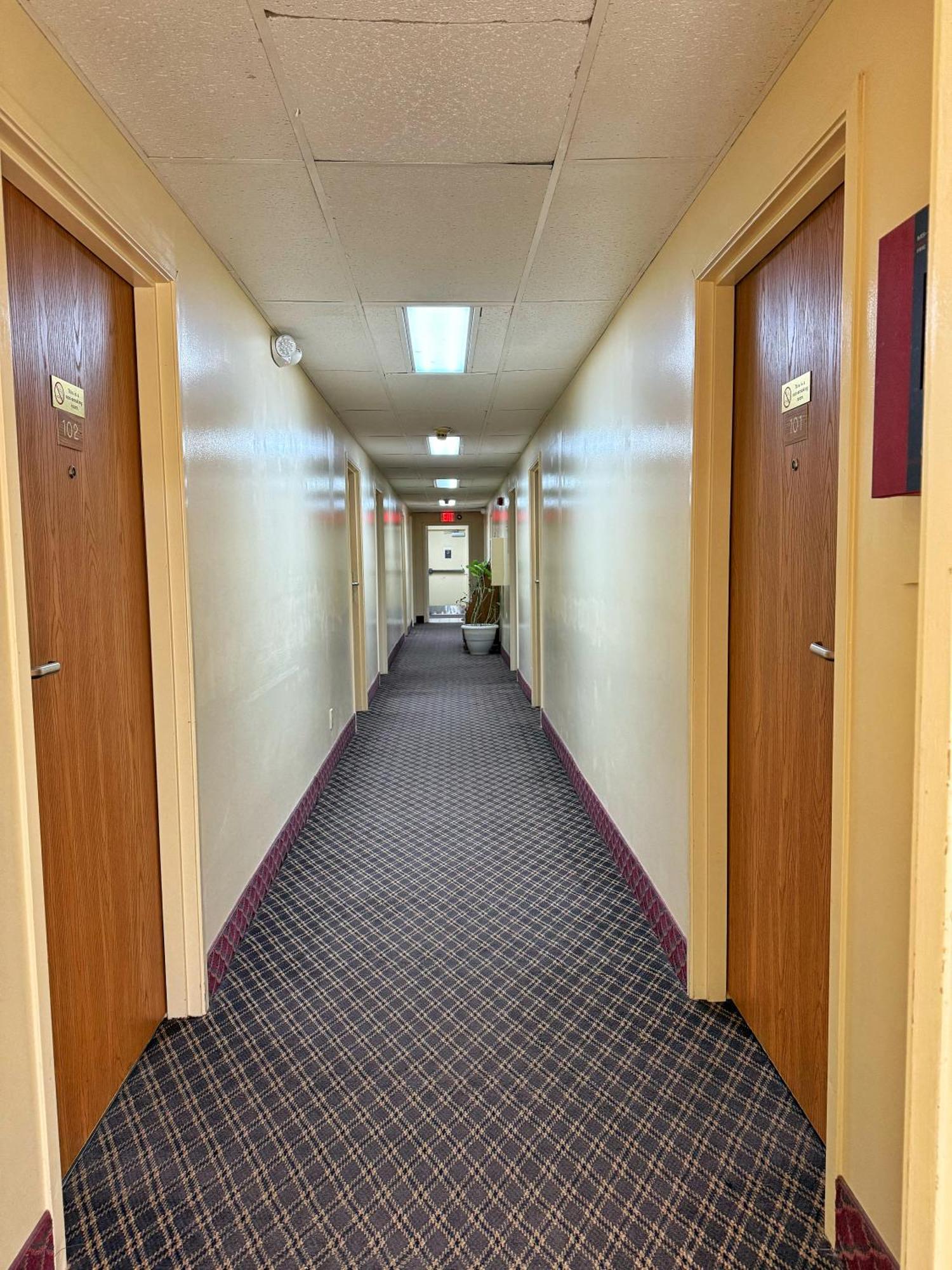Lake Tree Inn & Suites Marion Bagian luar foto