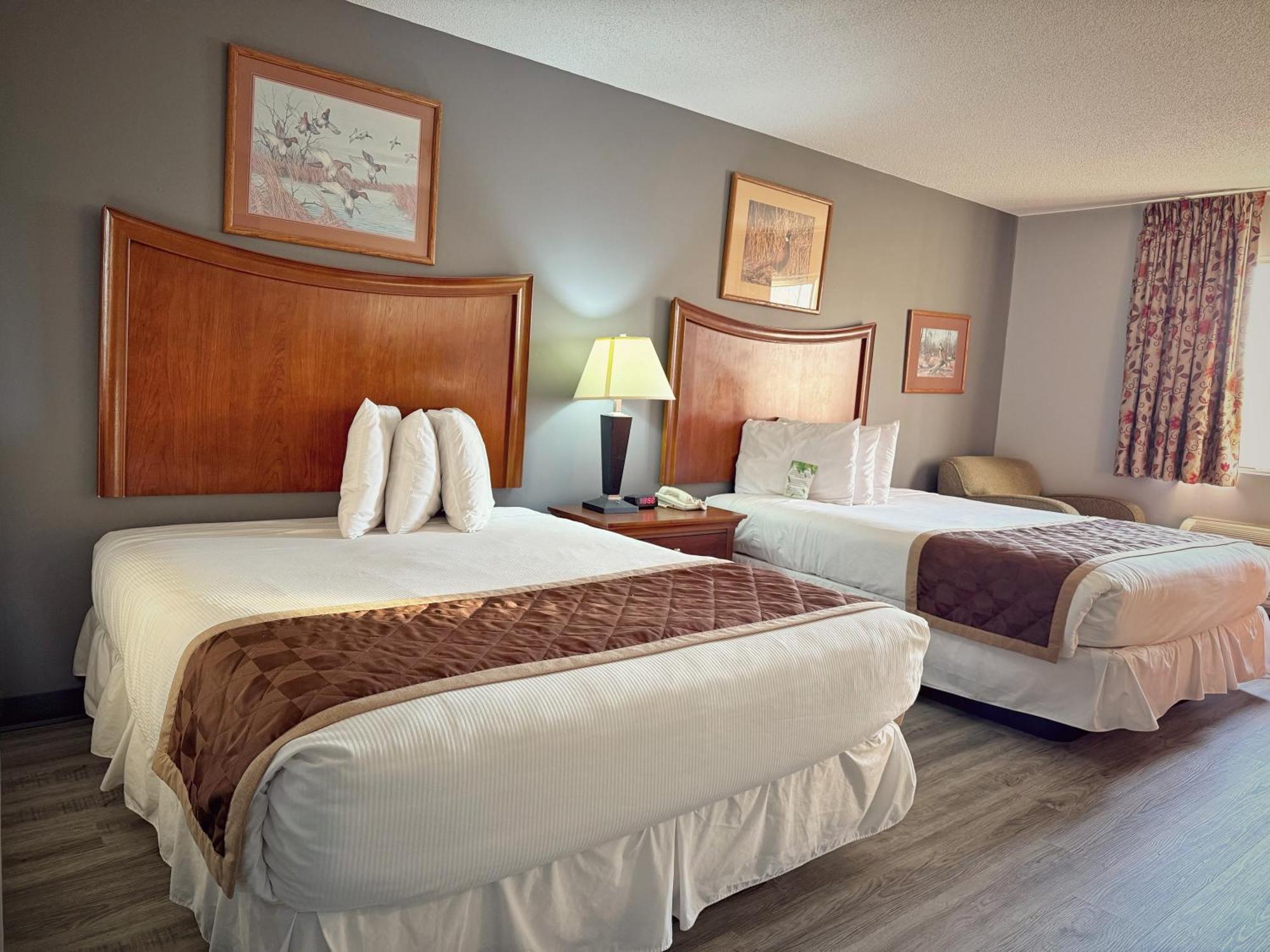 Lake Tree Inn & Suites Marion Bagian luar foto