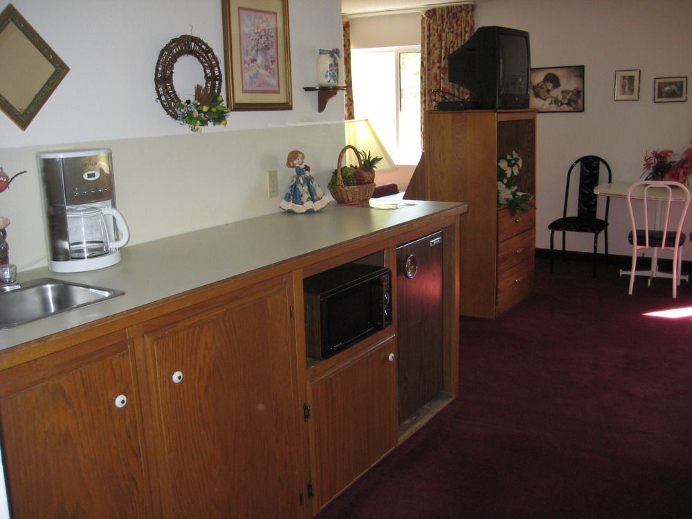 Lake Tree Inn & Suites Marion Bagian luar foto