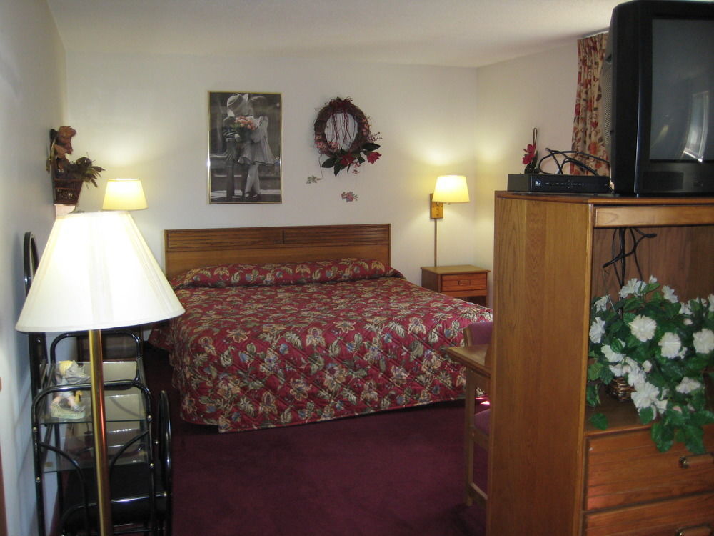 Lake Tree Inn & Suites Marion Bagian luar foto