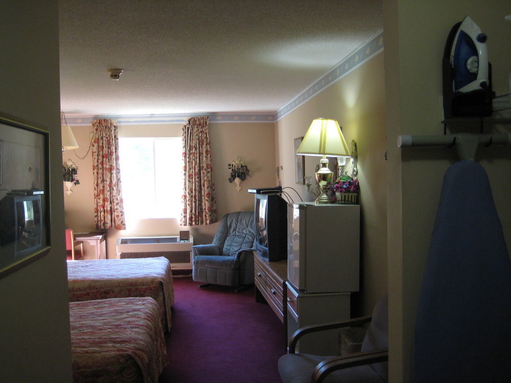 Lake Tree Inn & Suites Marion Bagian luar foto
