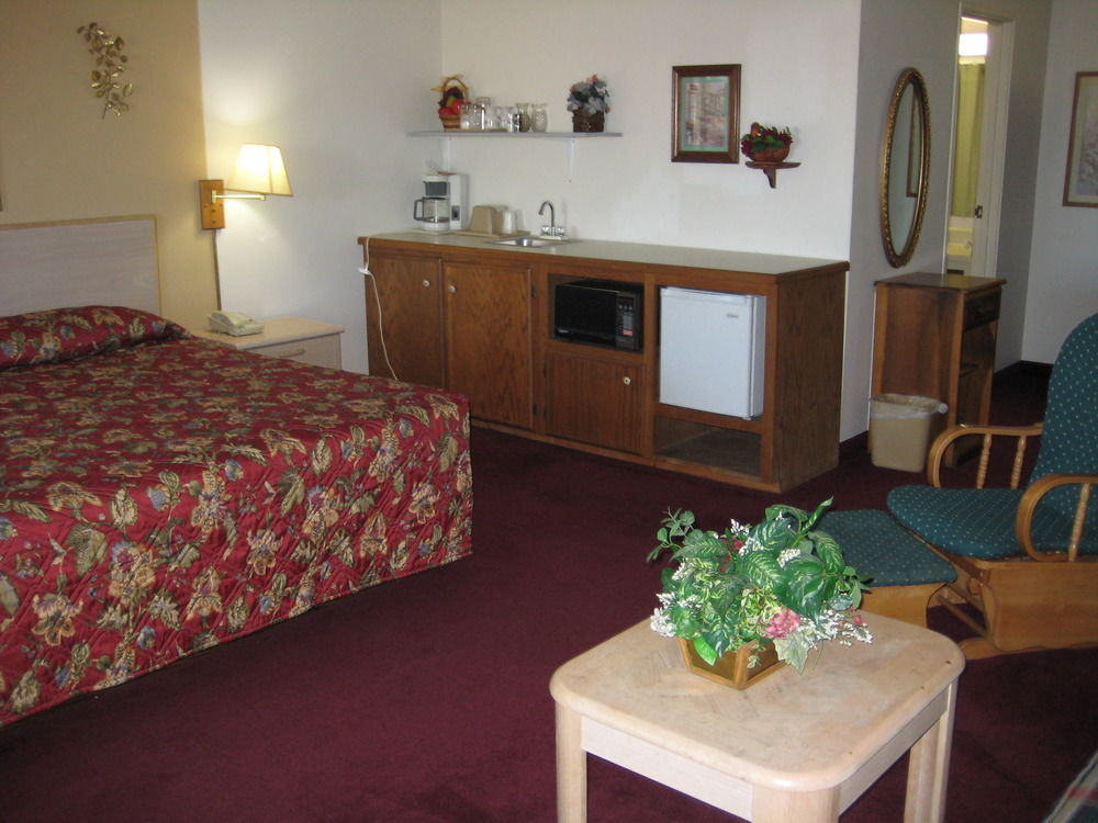 Lake Tree Inn & Suites Marion Bagian luar foto