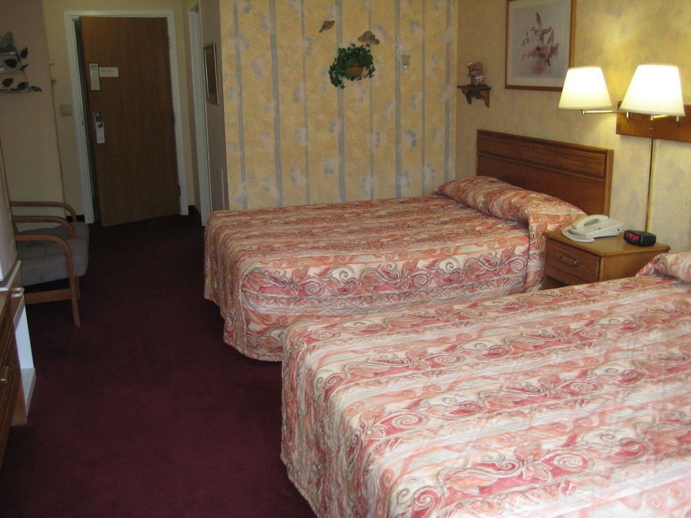 Lake Tree Inn & Suites Marion Bagian luar foto