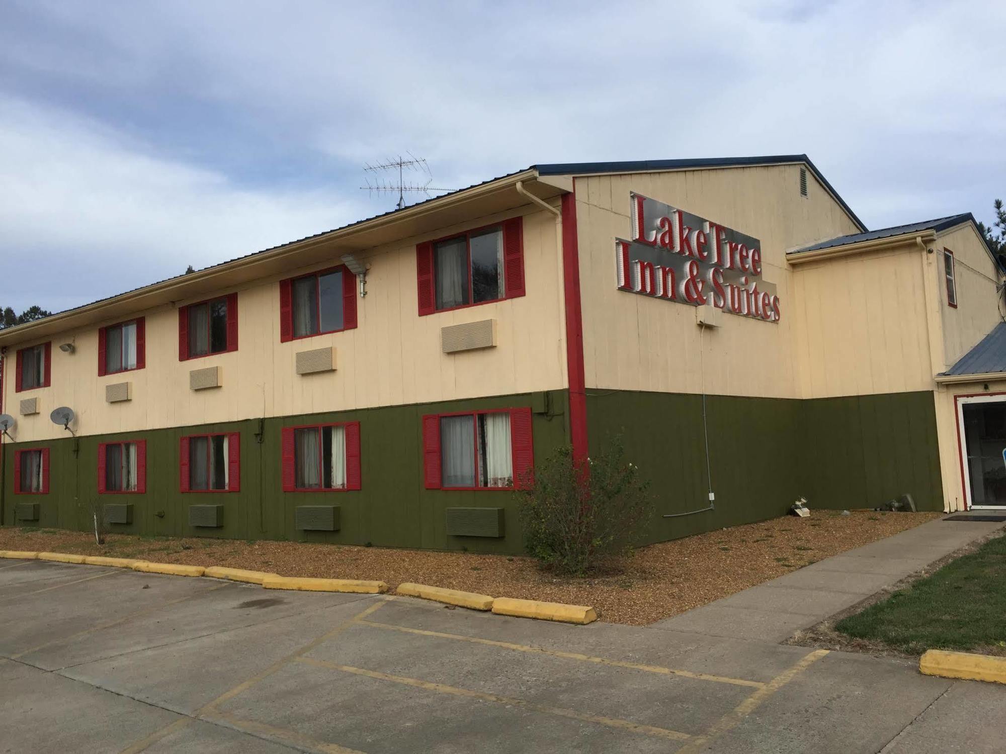 Lake Tree Inn & Suites Marion Bagian luar foto